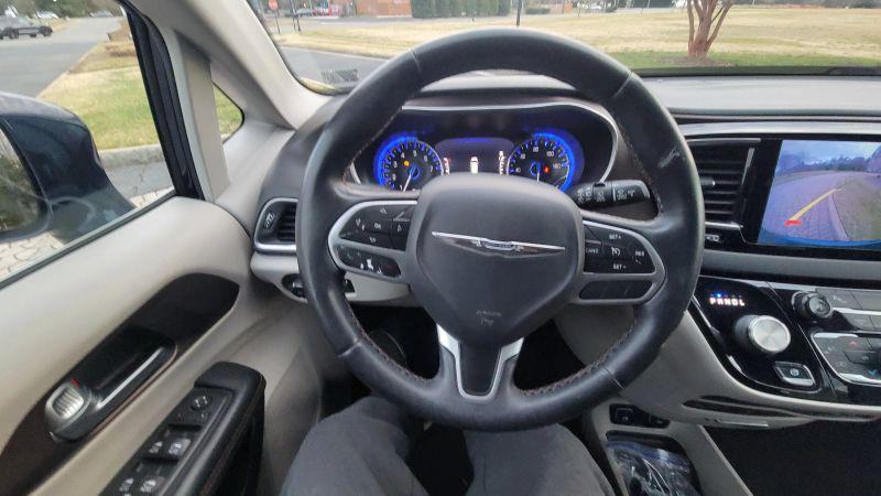 2017 Chrysler Pacifica Touring-L Plus
