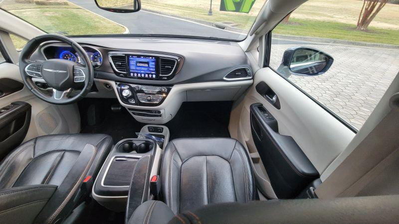 2017 Chrysler Pacifica Touring-L Plus