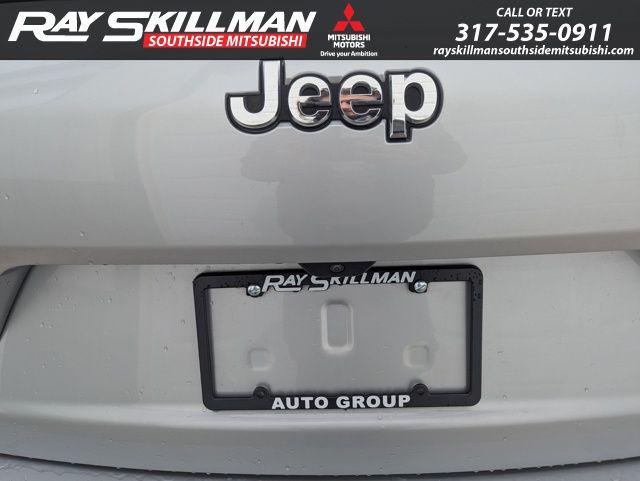 2023 Jeep Grand Cherokee L Laredo 4x2
