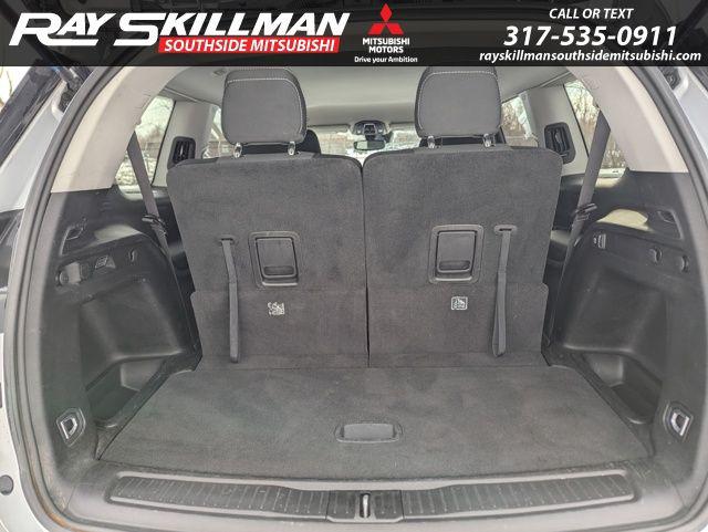 2023 Jeep Grand Cherokee L Laredo 4x2