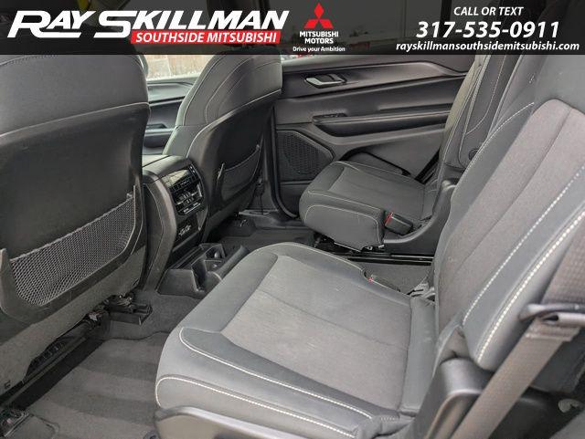 2023 Jeep Grand Cherokee L Laredo 4x2
