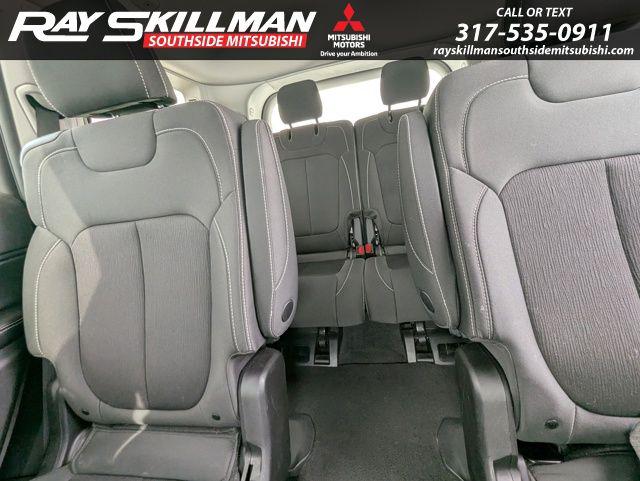 2023 Jeep Grand Cherokee L Laredo 4x2