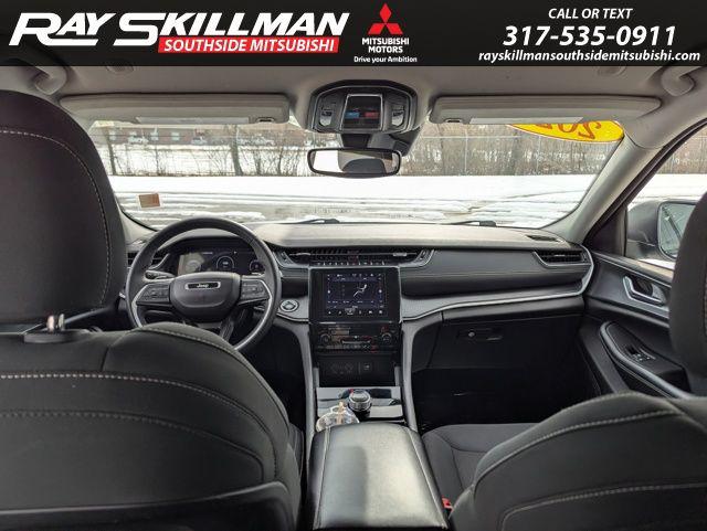 2023 Jeep Grand Cherokee L Laredo 4x2