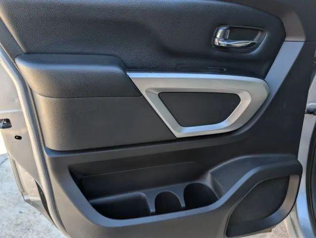 2017 Nissan Titan SV