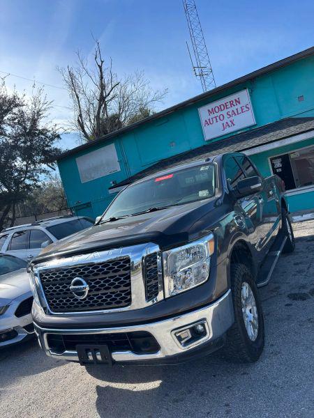 2017 Nissan Titan SV
