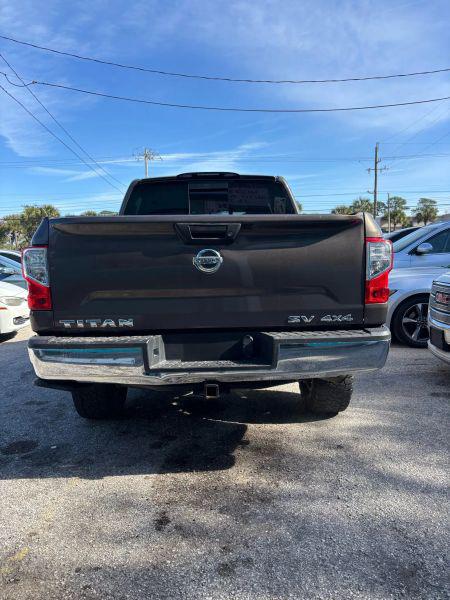 2017 Nissan Titan SV