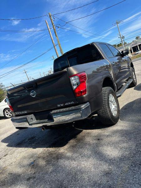 2017 Nissan Titan SV