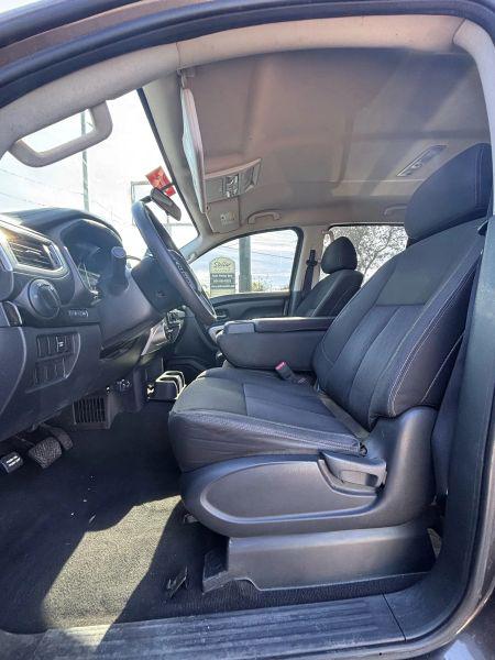 2017 Nissan Titan SV