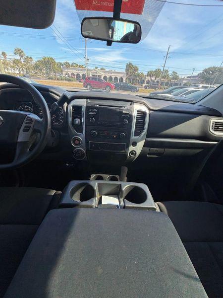 2017 Nissan Titan SV