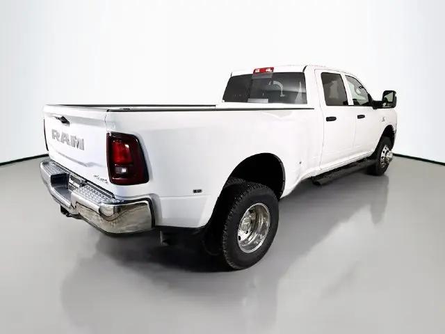 2026 Ram 3500 Tradesman Crew Cab 4x4 8 Box