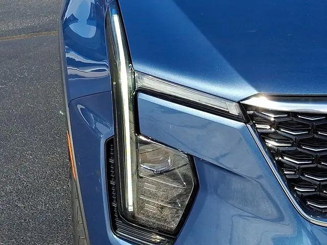 2024 Cadillac XT4 FWD Premium Luxury