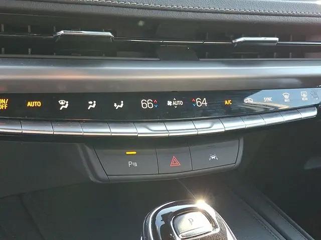 2024 Cadillac XT4 FWD Premium Luxury
