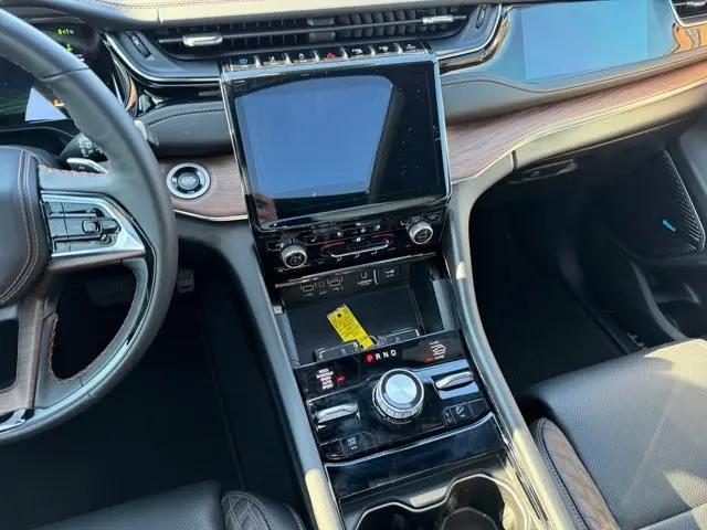 2023 Jeep Grand Cherokee Summit