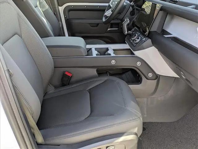 2026 Land Rover Defender P400 X-Dynamic SE