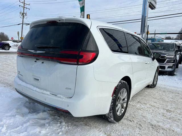 2026 Chrysler Pacifica Select AWD