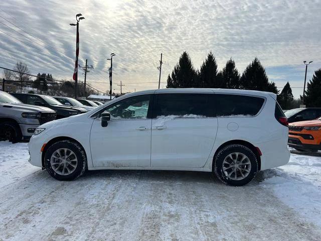 2026 Chrysler Pacifica Select AWD