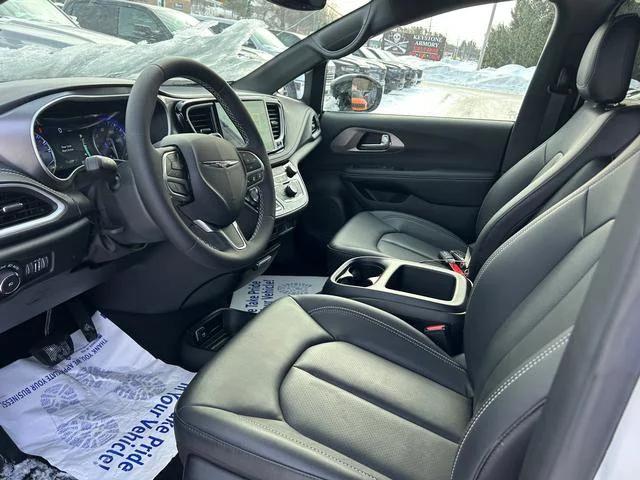 2026 Chrysler Pacifica Select AWD