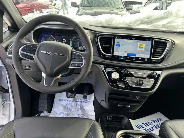 2026 Chrysler Pacifica Select AWD