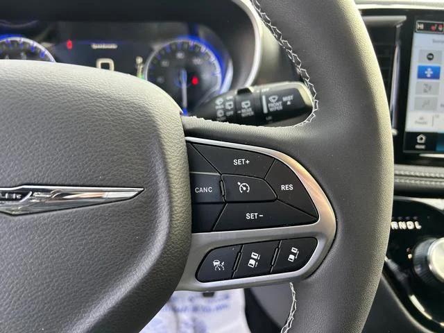 2026 Chrysler Pacifica Select AWD