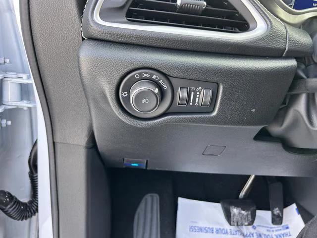 2026 Chrysler Pacifica Select AWD
