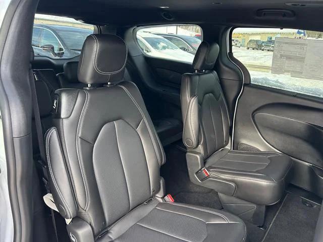 2026 Chrysler Pacifica Select AWD