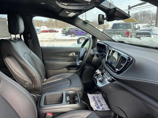2026 Chrysler Pacifica Select AWD