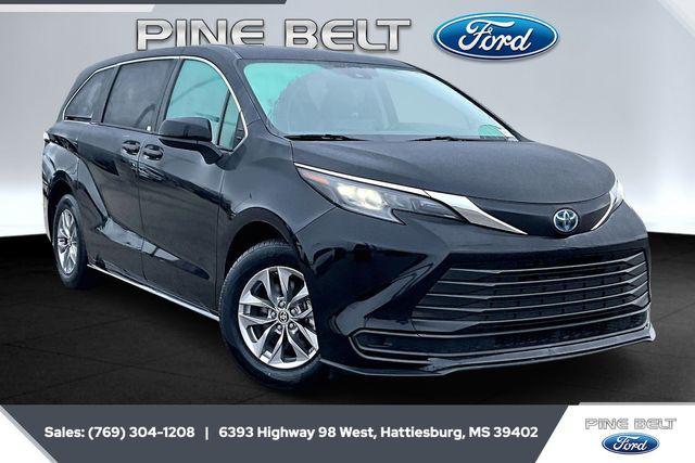 2024 Toyota Sienna LE