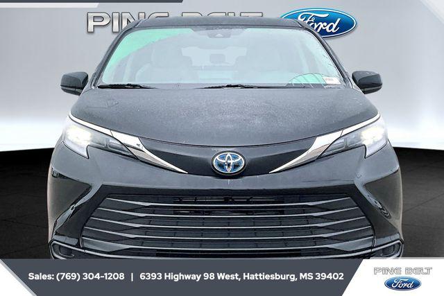 2024 Toyota Sienna LE