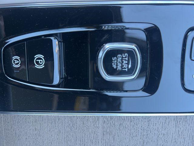 2026 Volvo XC90 Plus, B6 AWD Gas (mild hybrid), Gasoline, Bright, 7 Seats