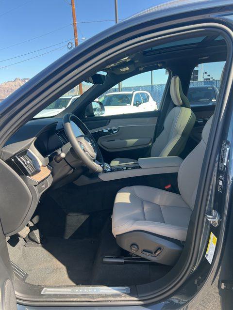2026 Volvo XC90 Plus, B6 AWD Gas (mild hybrid), Gasoline, Bright, 7 Seats