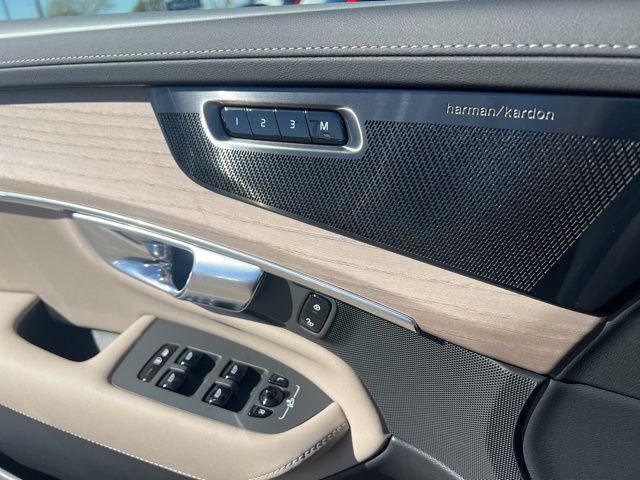2026 Volvo XC90 Plus, B6 AWD Gas (mild hybrid), Gasoline, Bright, 7 Seats