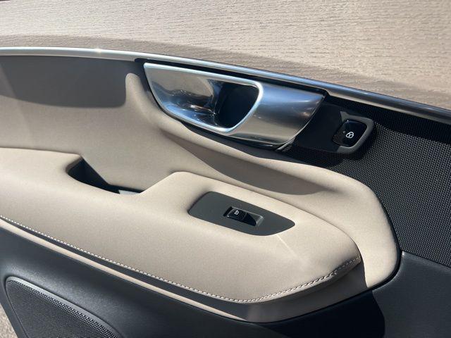 2026 Volvo XC90 Plus, B6 AWD Gas (mild hybrid), Gasoline, Bright, 7 Seats