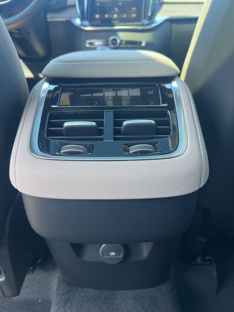 2026 Volvo XC90 Plus, B6 AWD Gas (mild hybrid), Gasoline, Bright, 7 Seats