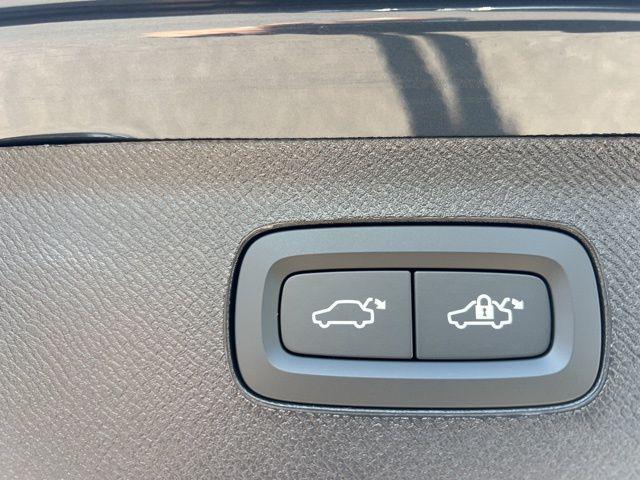 2026 Volvo XC90 Plus, B6 AWD Gas (mild hybrid), Gasoline, Bright, 7 Seats