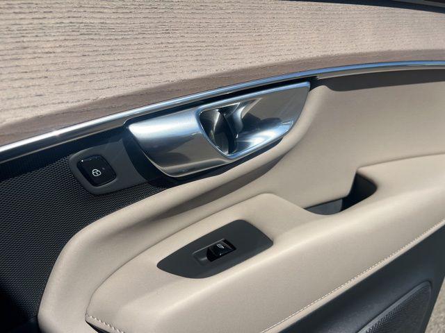 2026 Volvo XC90 Plus, B6 AWD Gas (mild hybrid), Gasoline, Bright, 7 Seats
