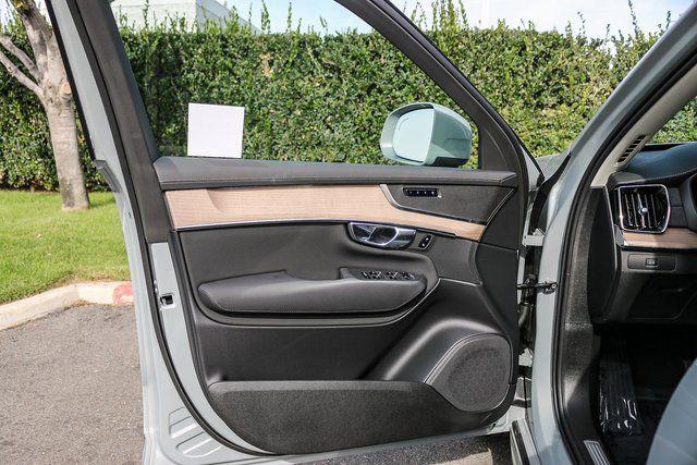 2026 Volvo XC90 Plus, B5 AWD Gas (mild hybrid), Gasoline, Bright, 7 Seats