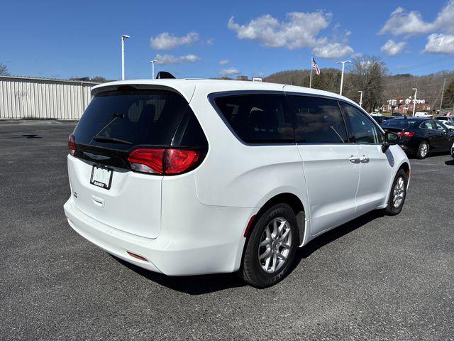 2024 Chrysler Voyager LX