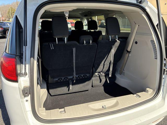 2024 Chrysler Voyager LX
