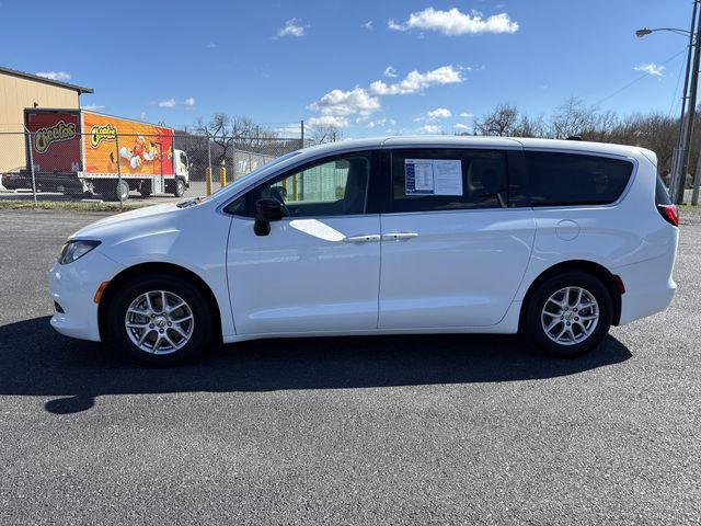 2024 Chrysler Voyager LX