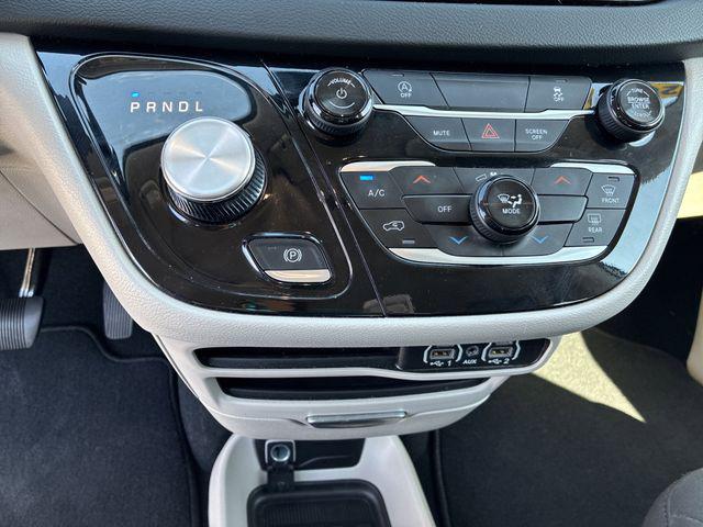 2024 Chrysler Voyager LX
