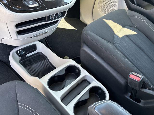 2024 Chrysler Voyager LX