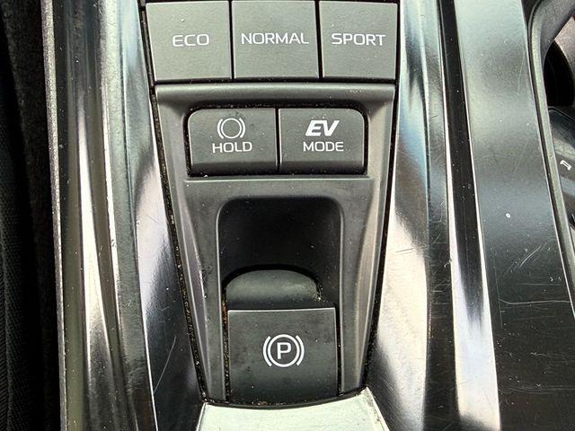 2025 Toyota Camry LE - Photo 20