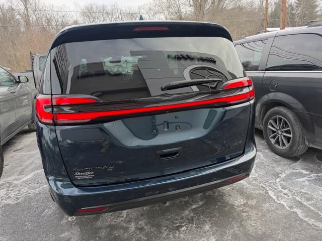 2022 Chrysler Pacifica Touring L AWD