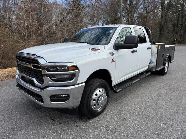 2026 RAM Ram 3500 Chassis Cab RAM 3500 TRADESMAN CREW CAB CHASSIS 4X4 60 CA 2026 RAM Ram 3500 Chassis Cab RAM 3500 TRADESMAN CREW CAB CHASSIS 4X4 60 CA