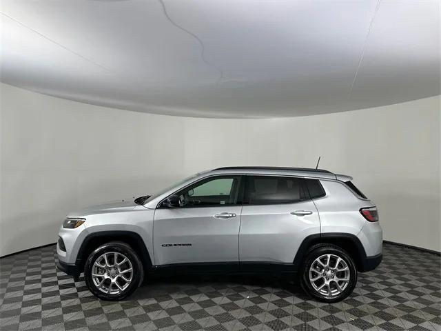 2024 Jeep Compass Latitude Lux FWD