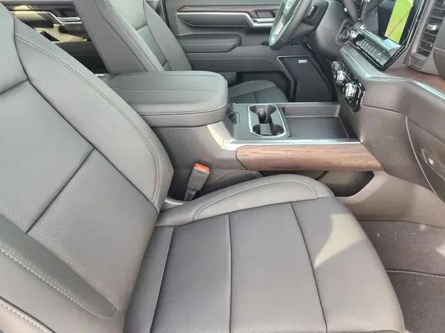 2026 GMC Sierra 3500HD Crew Cab, Long Bed, SLT Dual Rear Wheel, 4WD