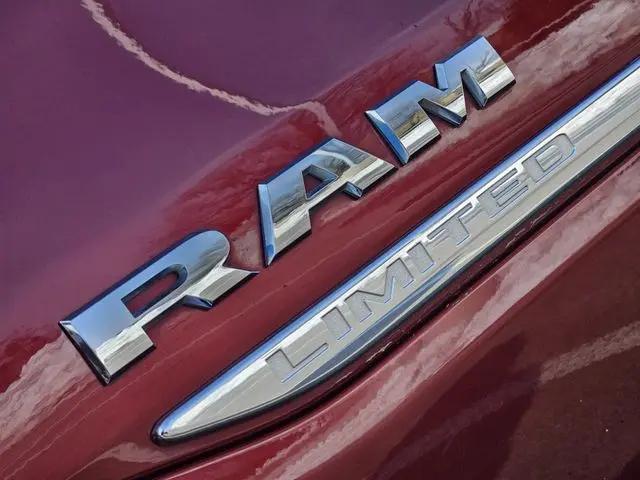 2023 Ram 1500 Limited Crew Cab 4x4 5'7" Box