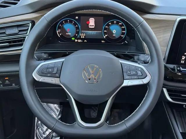 2026 Volkswagen Atlas SE with Technology