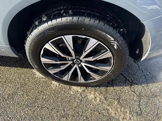 2024 Volvo XC60 B5 Plus Dark Theme