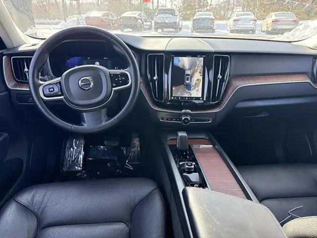 2024 Volvo XC60 B5 Plus Dark Theme